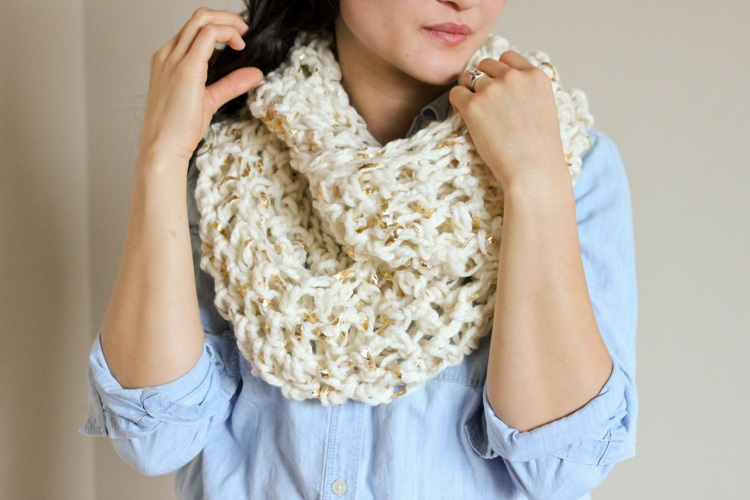 how to crochet an infinity scarf