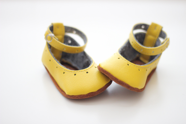 infant yellow shoes