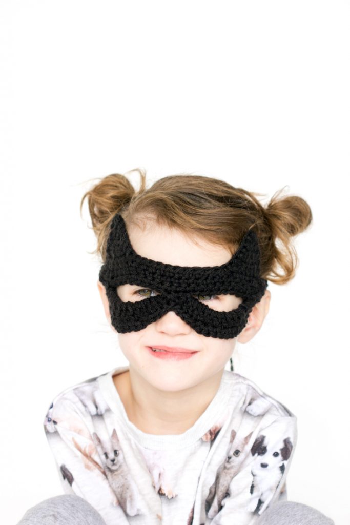 Crocheted Cat Mask: free pattern + tutorial