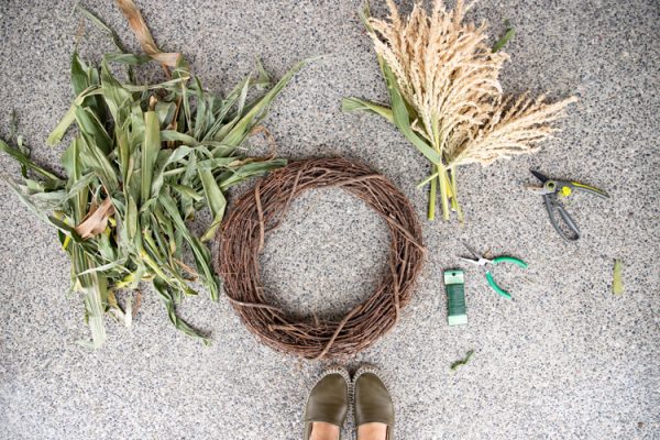 Fresh Cornstalk Fall Wreath DIY