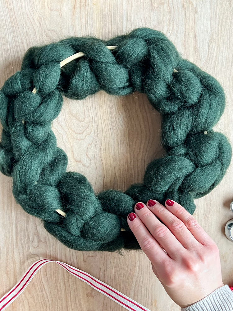 Braided Chunky Yarn Wreath Tutorial for Every Season