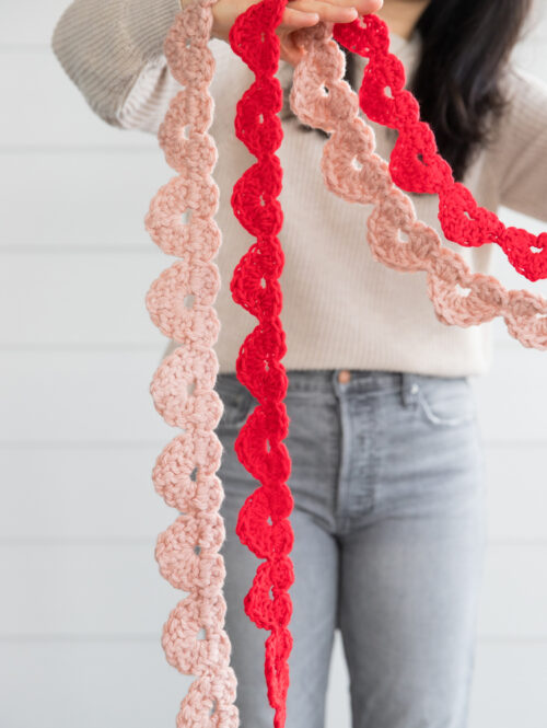 String of Hearts Crochet Garland - FREE PATTERN and video tutorial // www.deliacreates.com