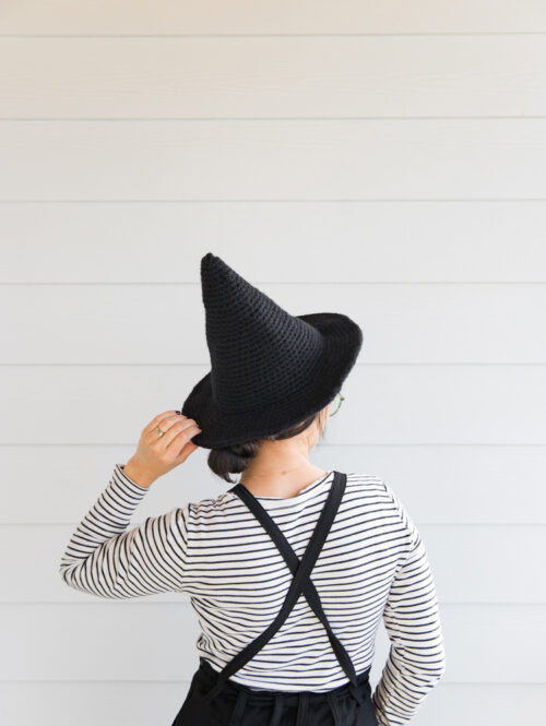 Single Crochet Witch Hat // Free pattern & tutorial in sizes child - adult // www.deliacreates.com