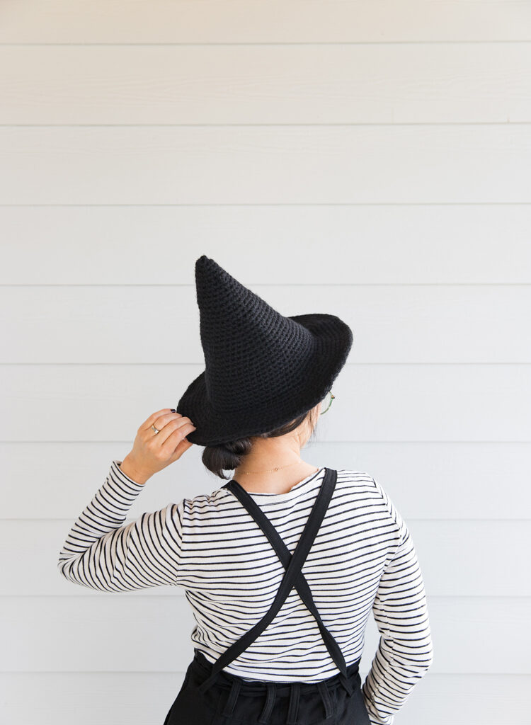 Single Crochet Witch Hat // Free pattern & tutorial in sizes child - adult // www.deliacreates.com